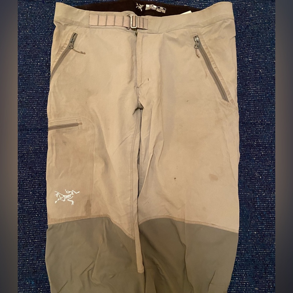 Arcteryx soft shell climbing pants. Size medium. We’ll loved.